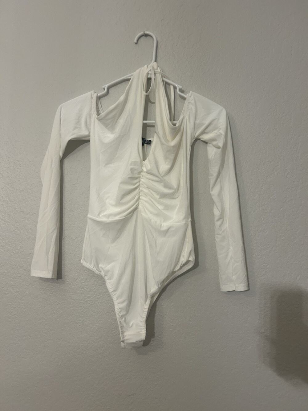 PRETTYLITTLETHING Women’s White Solid Long Sleeve Bodysuit One-Piece Size 4